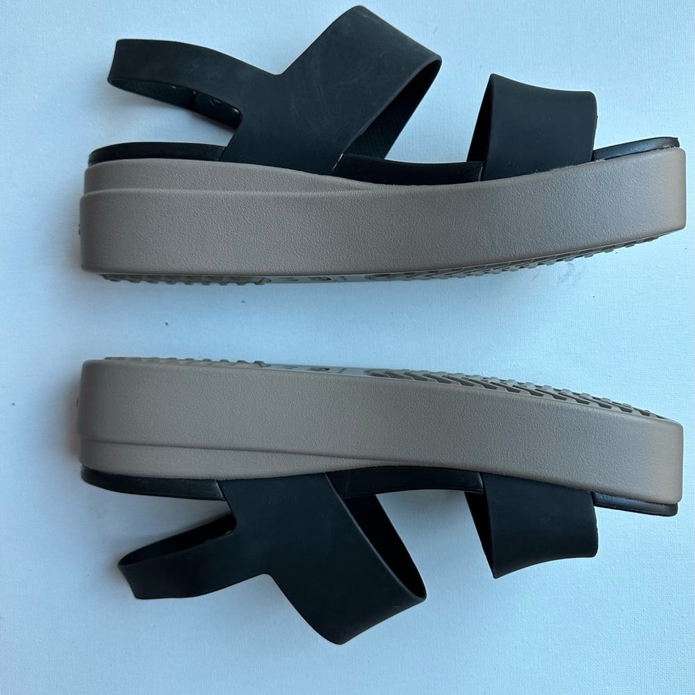 Crocs Brooklyn wedge. NWOT. Black and tan.
